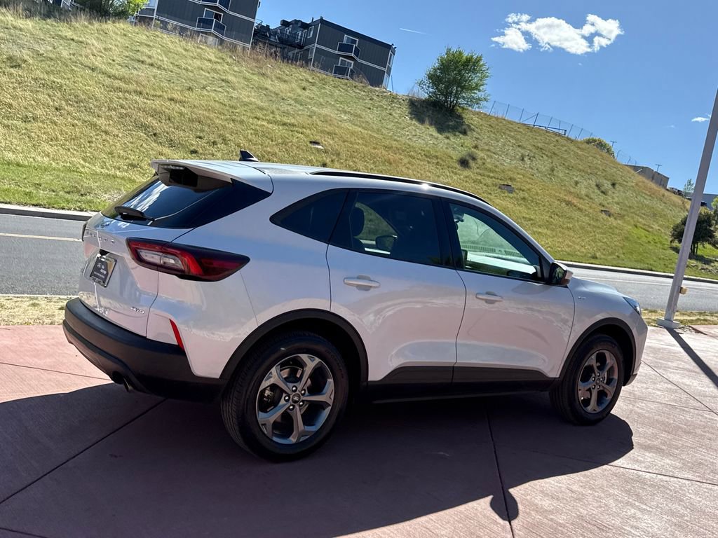 Certified 2025 Ford Escape ST-Line Select AWD/4WD image 8