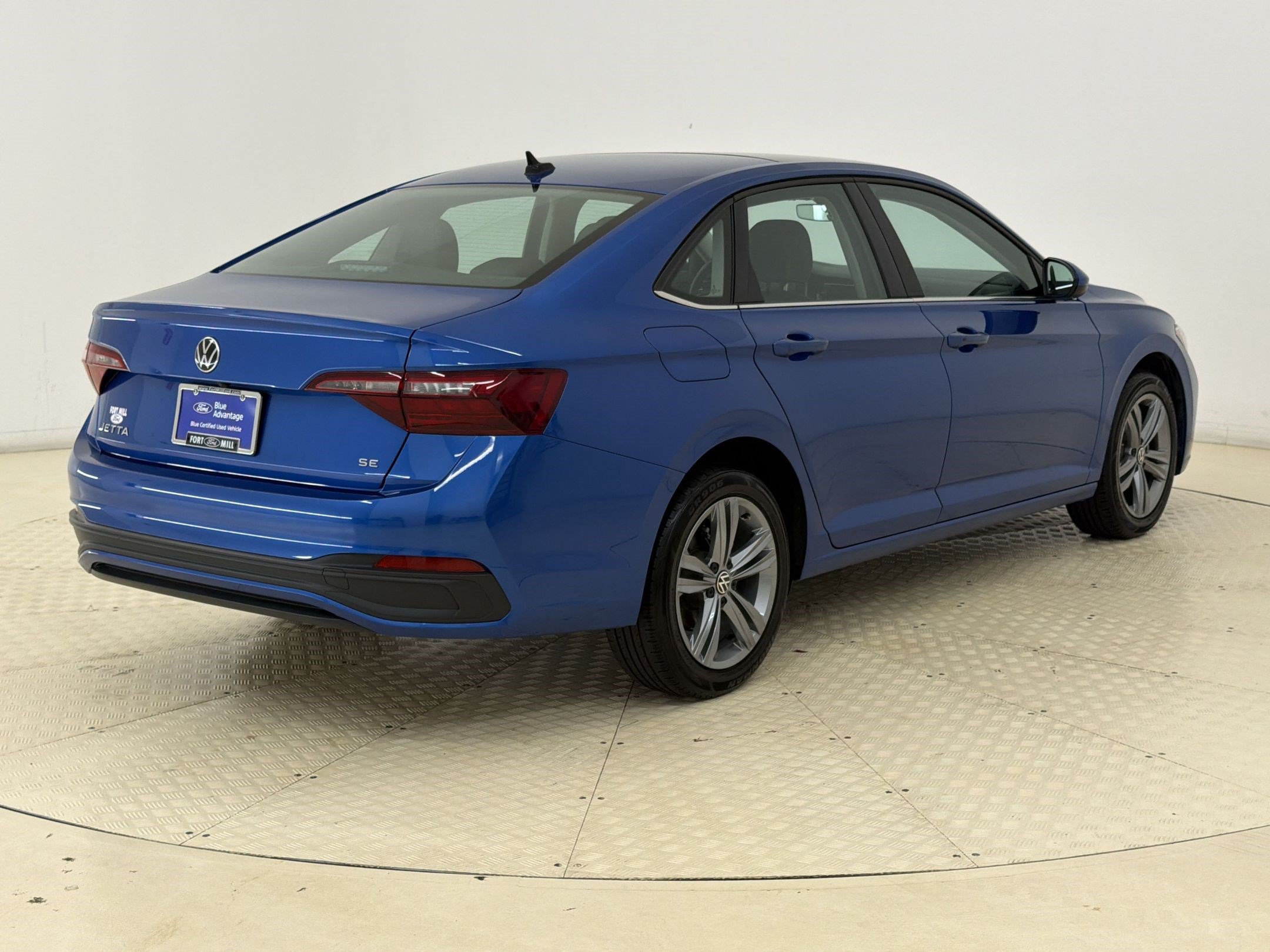 Used 2024 Volkswagen Jetta SE FWD image 9
