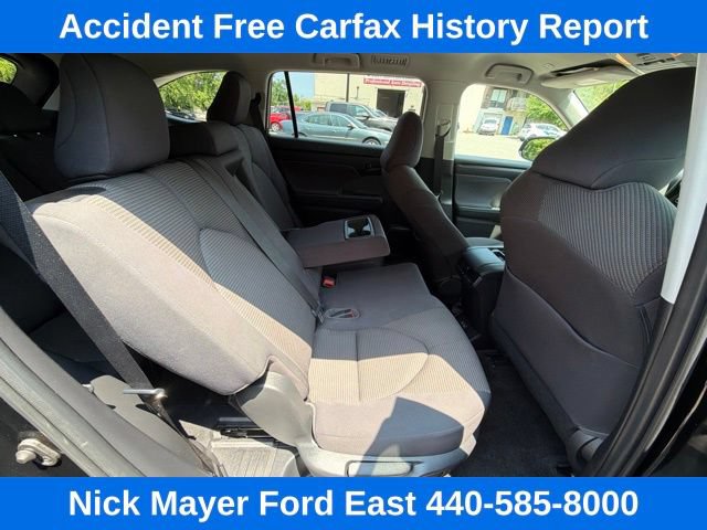 Used 2023 Toyota Highlander LE AWD/4WD image 17