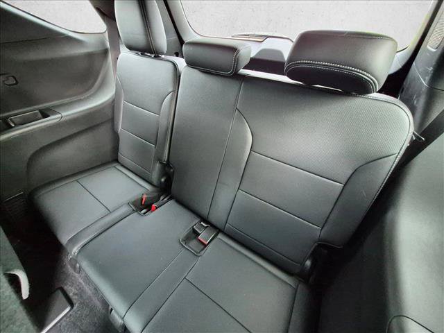 Used 2025 Chevrolet Traverse LT w/ Driver Confidence Package FWD image 16