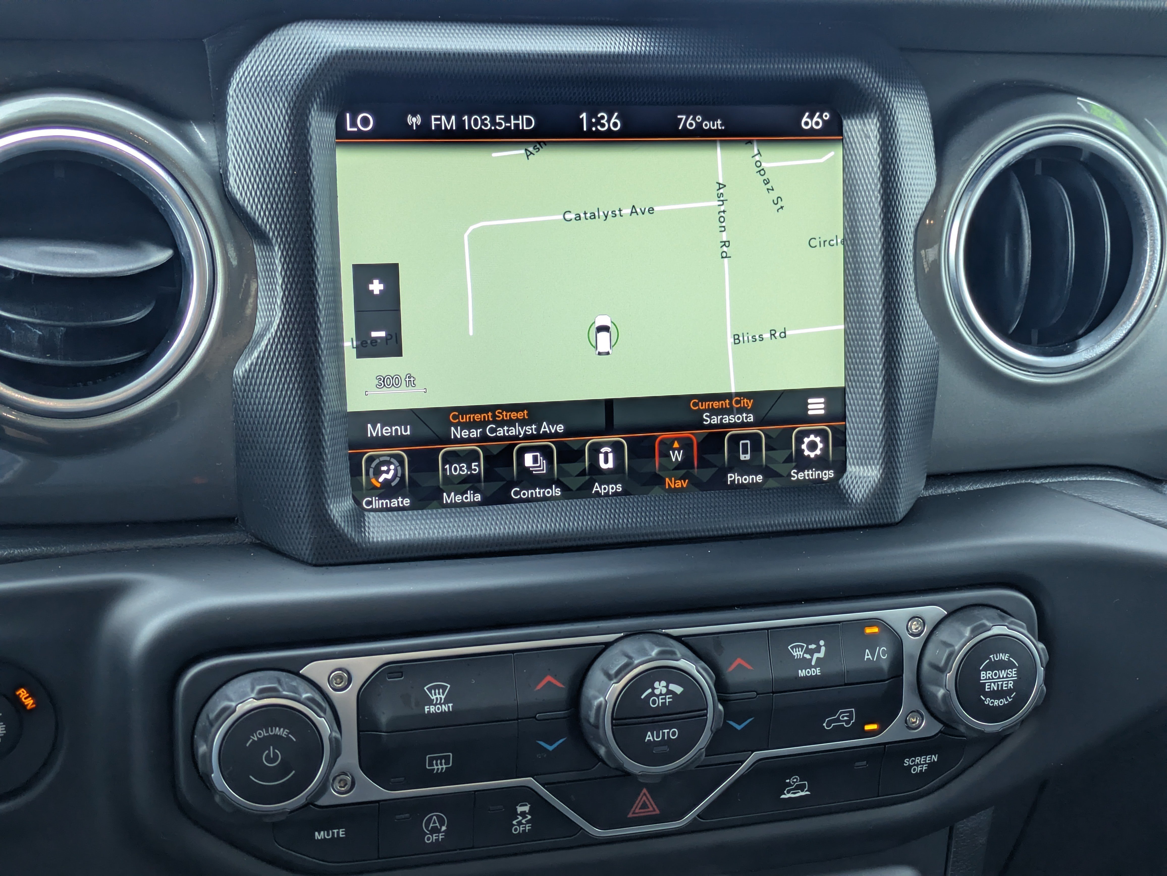 Used 2023 Jeep Gladiator Overland AWD/4WD image 32