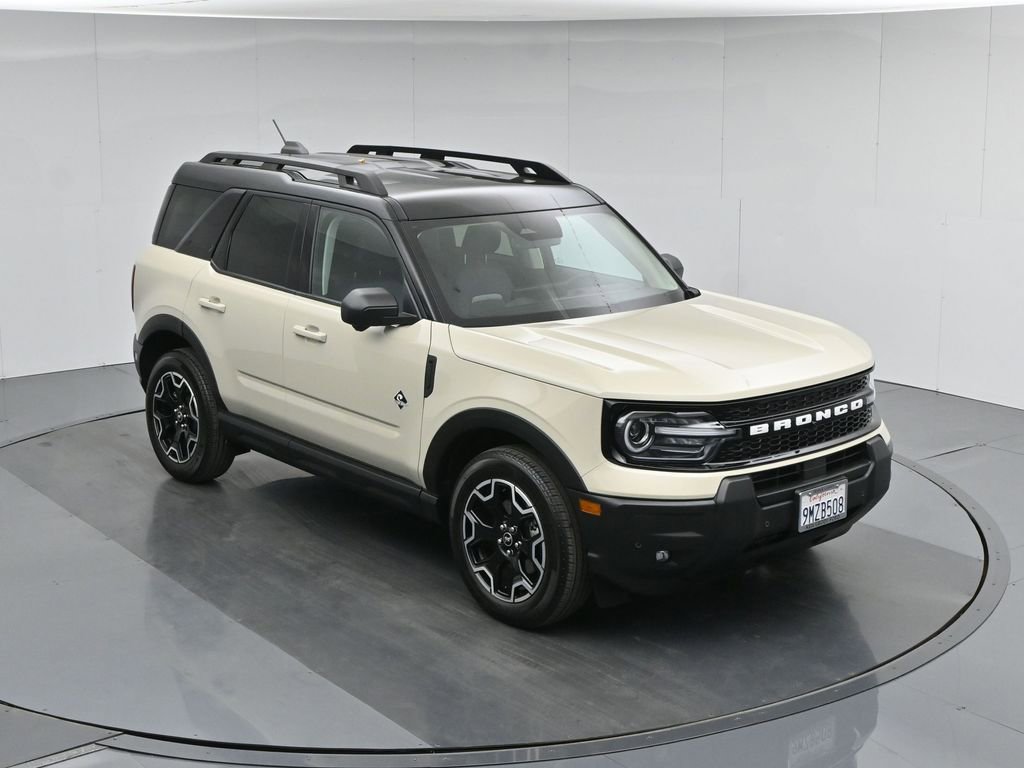 Certified 2025 Ford Bronco Sport Outer Banks w/ Outer Banks Tech Package+ AWD/4WD image 40