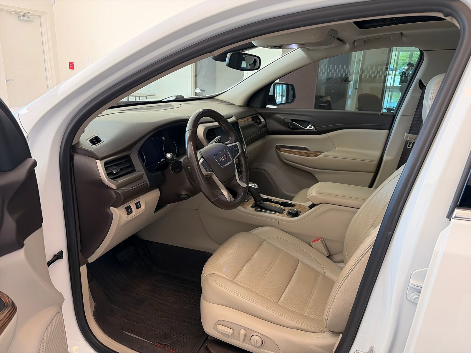 Used 2019 GMC Acadia Denali AWD/4WD image 12