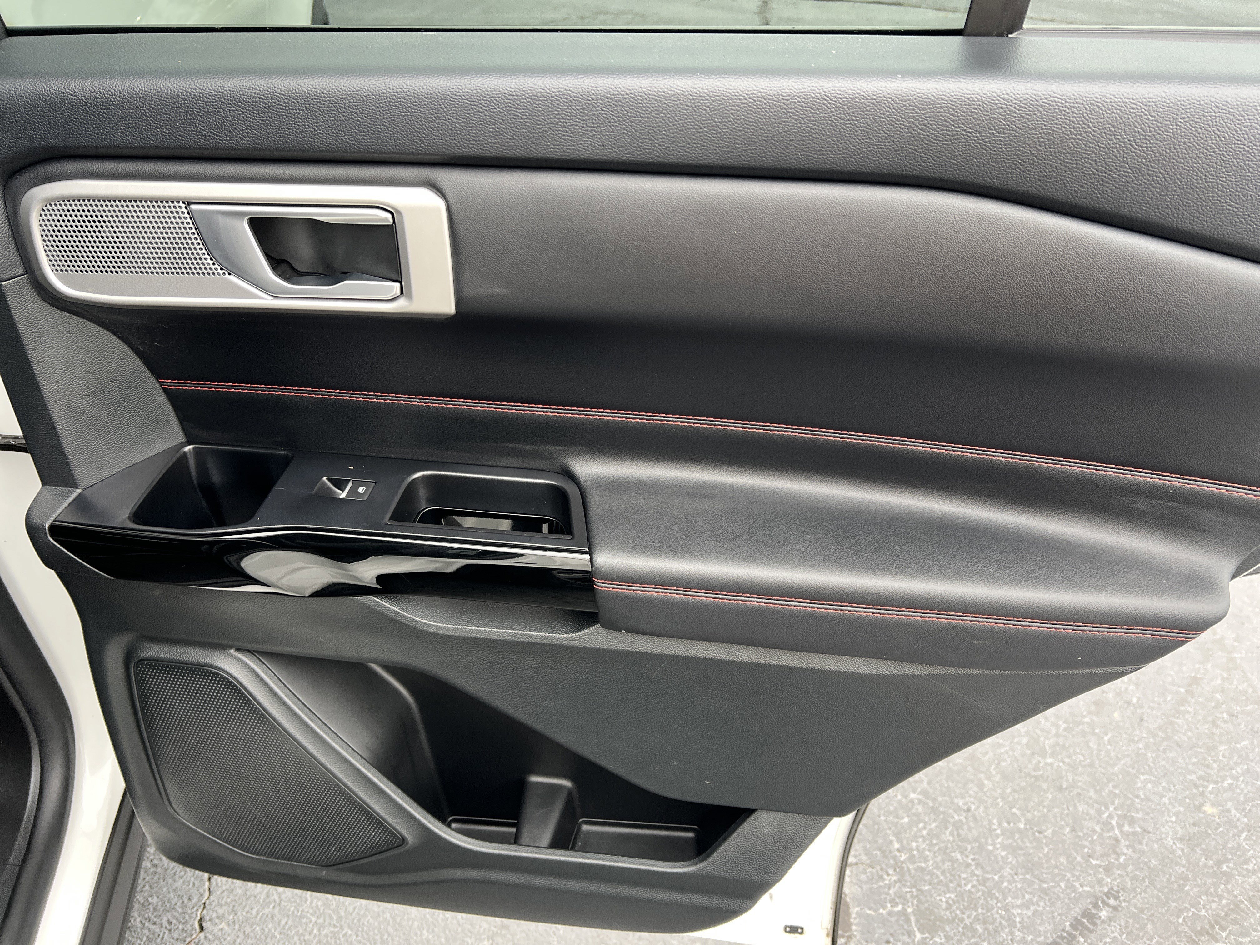 Certified 2023 Ford Explorer ST-Line w/ Class IV Trailer Tow Package image 19