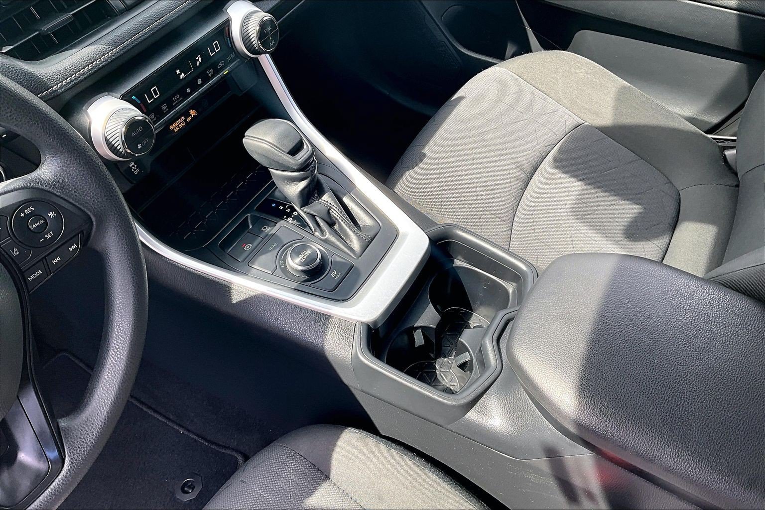Used 2021 Toyota RAV4 XLE w/ Convenience Package AWD/4WD image 18
