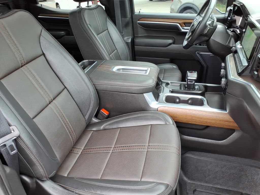 Used 2022 Chevrolet Silverado 1500 High Country w/ Technology Package AWD/4WD image 4
