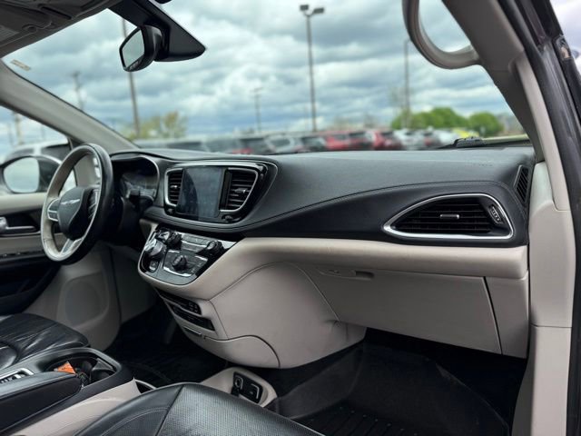 Used 2019 Chrysler Pacifica Limited FWD image 23