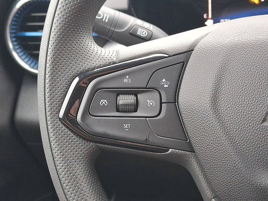 Used 2025 Chevrolet Trax LT FWD image 17