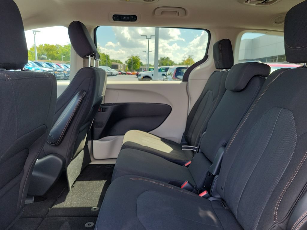 Used 2017 Chrysler Pacifica LX w/ Tire & Wheel Group FWD image 14