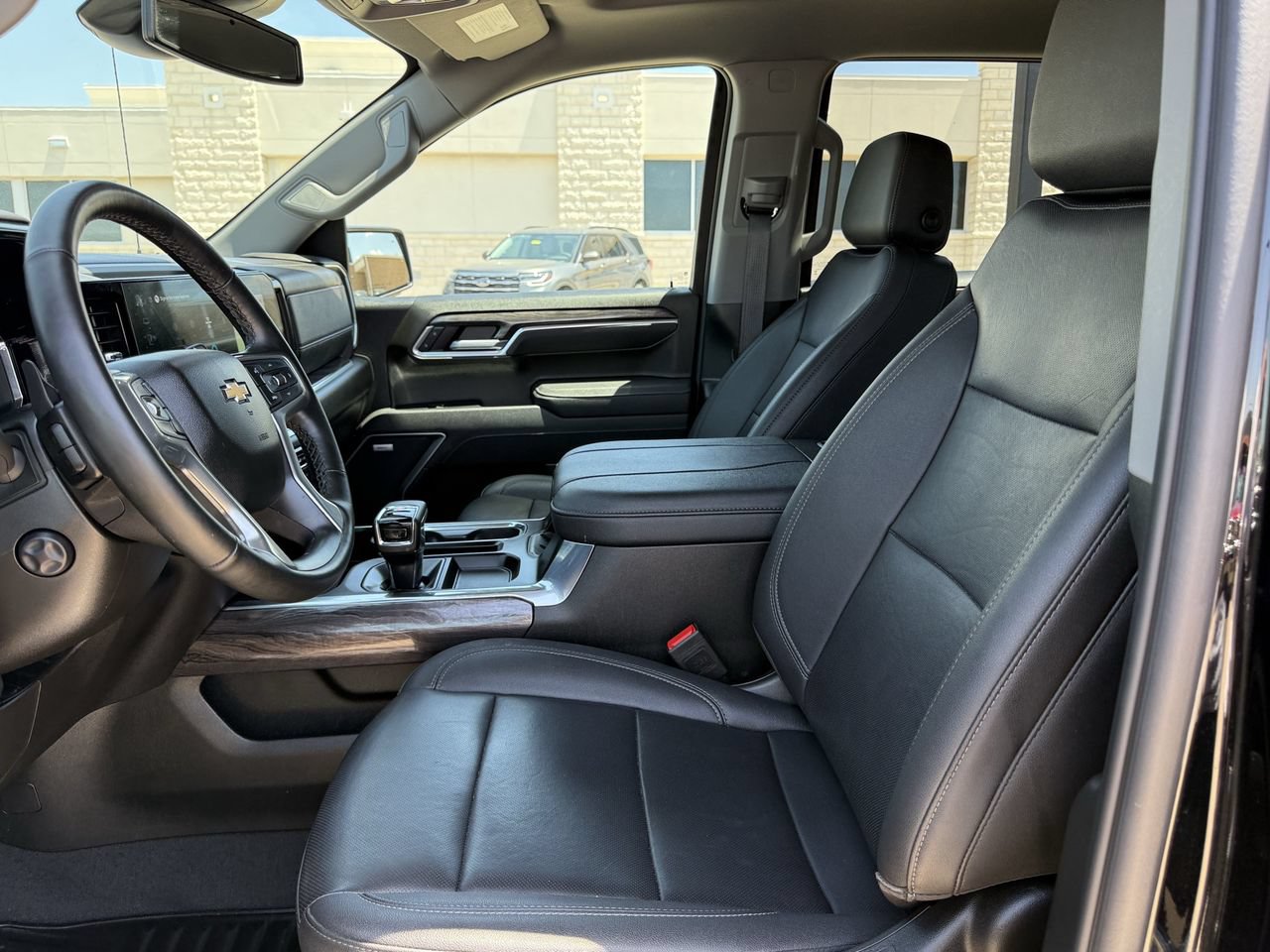 Used 2025 Chevrolet Silverado 1500 LTZ w/ LTZ Convenience Package II RWD image 26