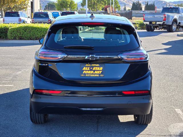 Used 2023 Chevrolet Bolt LT w/ Infotainment Package FWD image 5