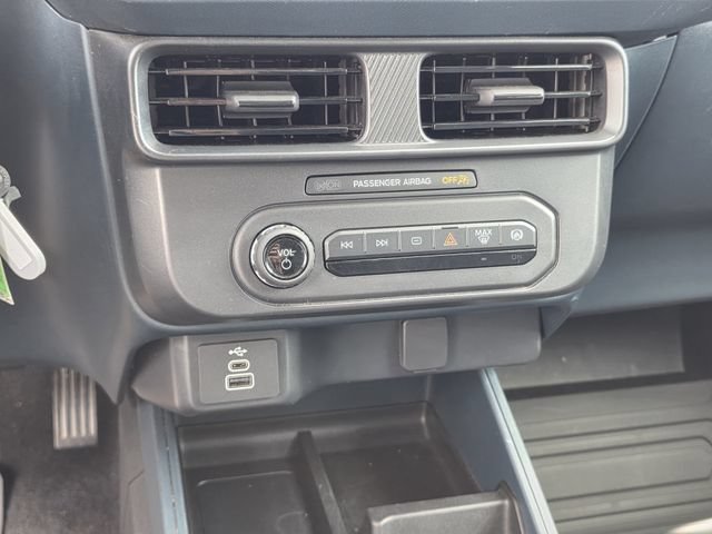 Certified 2025 Ford Maverick XL FWD image 19