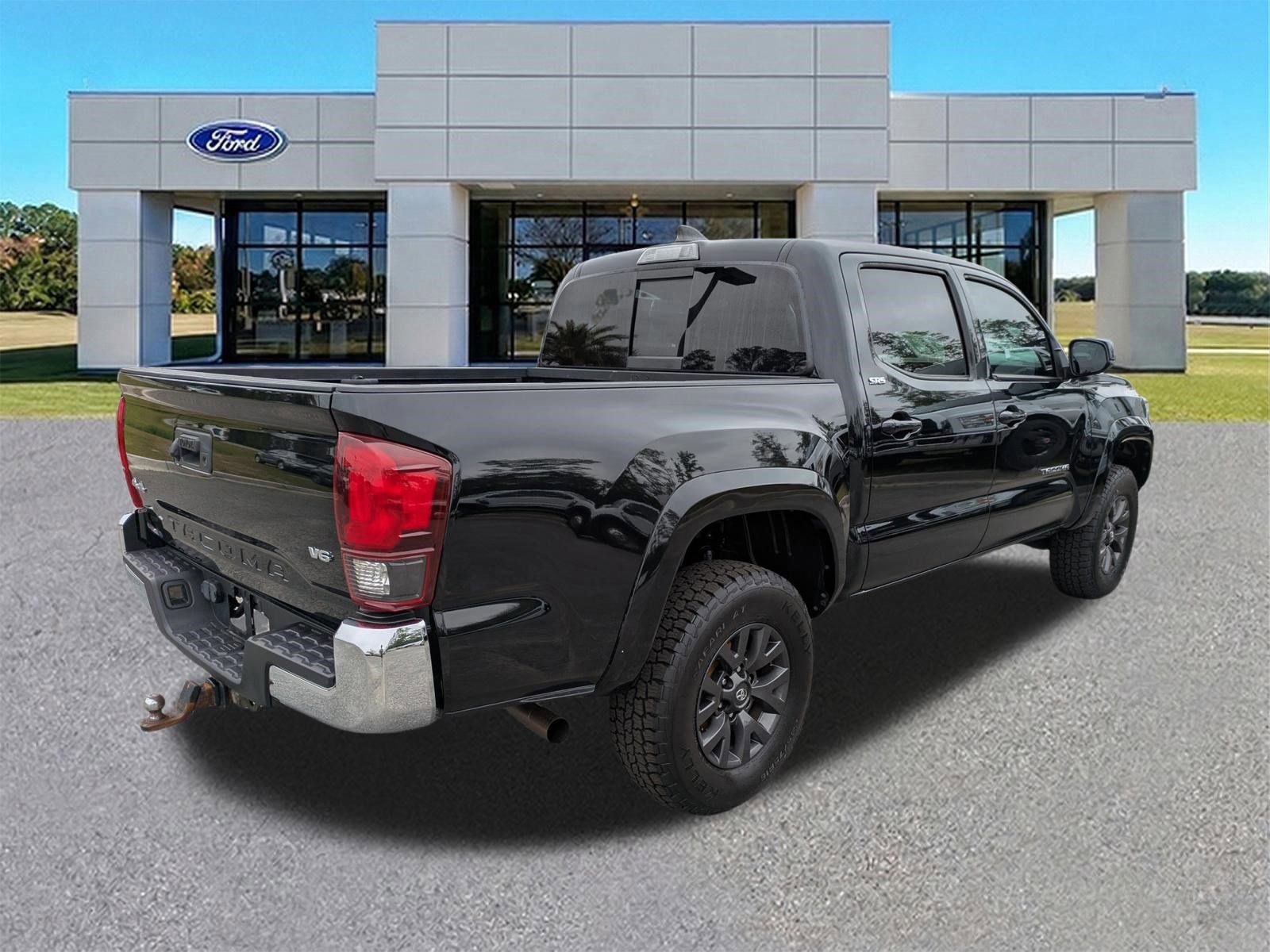 Used 2021 Toyota Tacoma SR5 AWD/4WD image 3