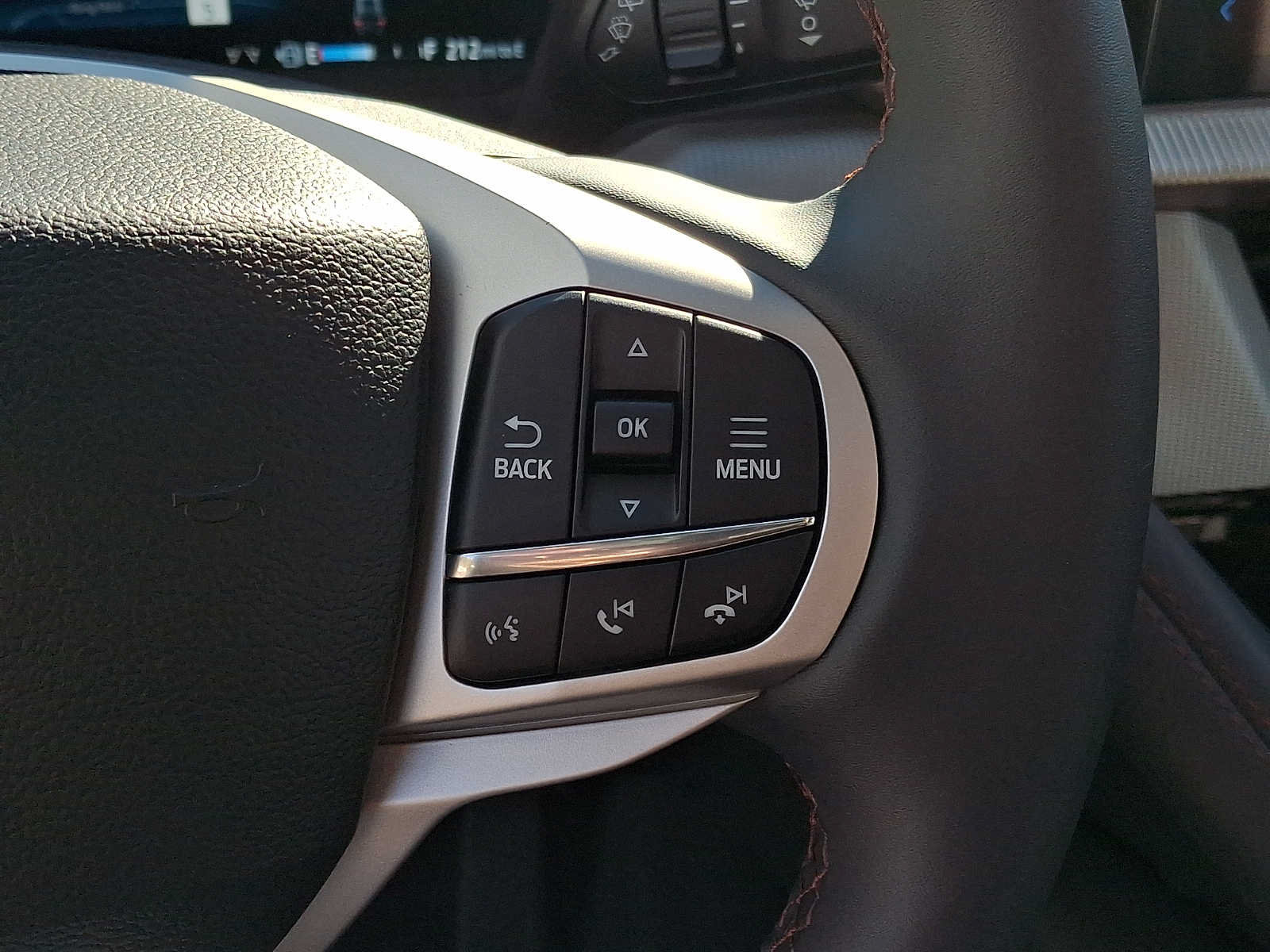 Certified 2025 Ford Explorer Active w/ Active Comfort Package AWD/4WD image 22