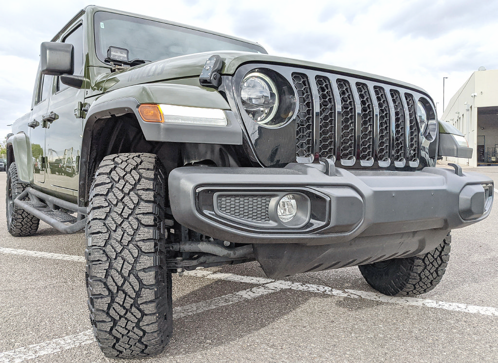 Used 2023 Jeep Gladiator Sport AWD/4WD image 19