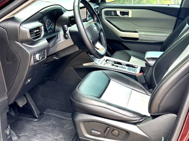 Certified 2022 Ford Explorer XLT w/ Equipment Group 202A RWD image 8