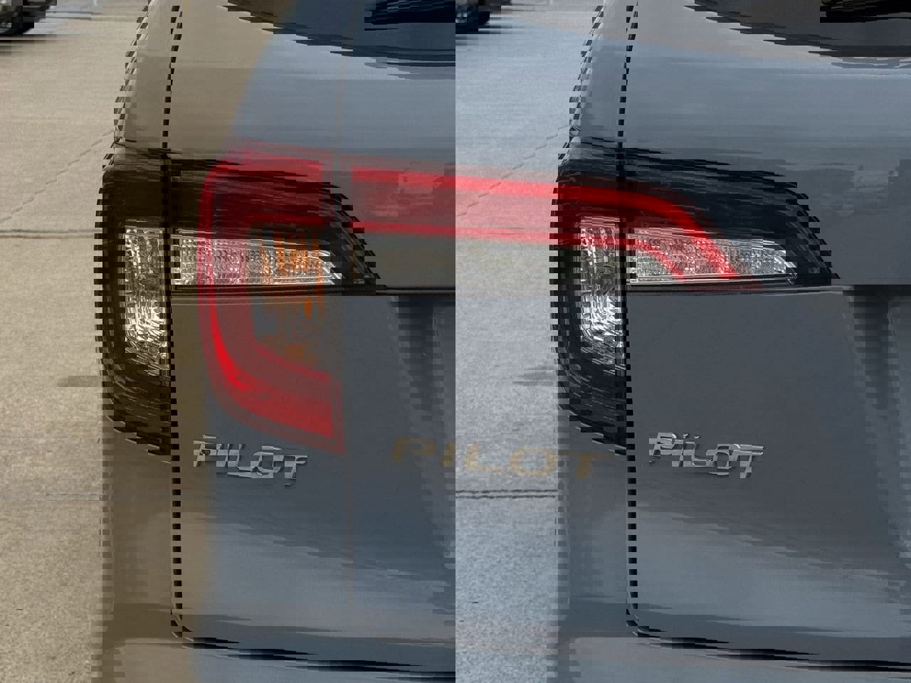 Used 2022 Honda Pilot Touring image 8