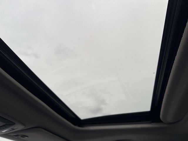 Used 2024 Toyota Sienna XLE image 32