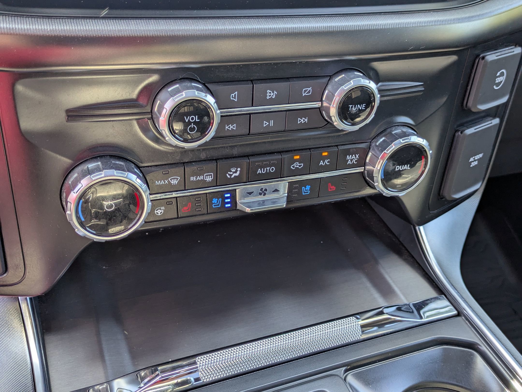 Certified 2024 Ford F150 Platinum w/ Equipment Group 702A High image 27