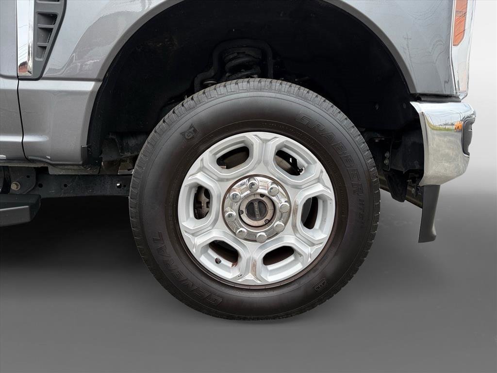 Certified 2025 Ford F250 XLT image 9