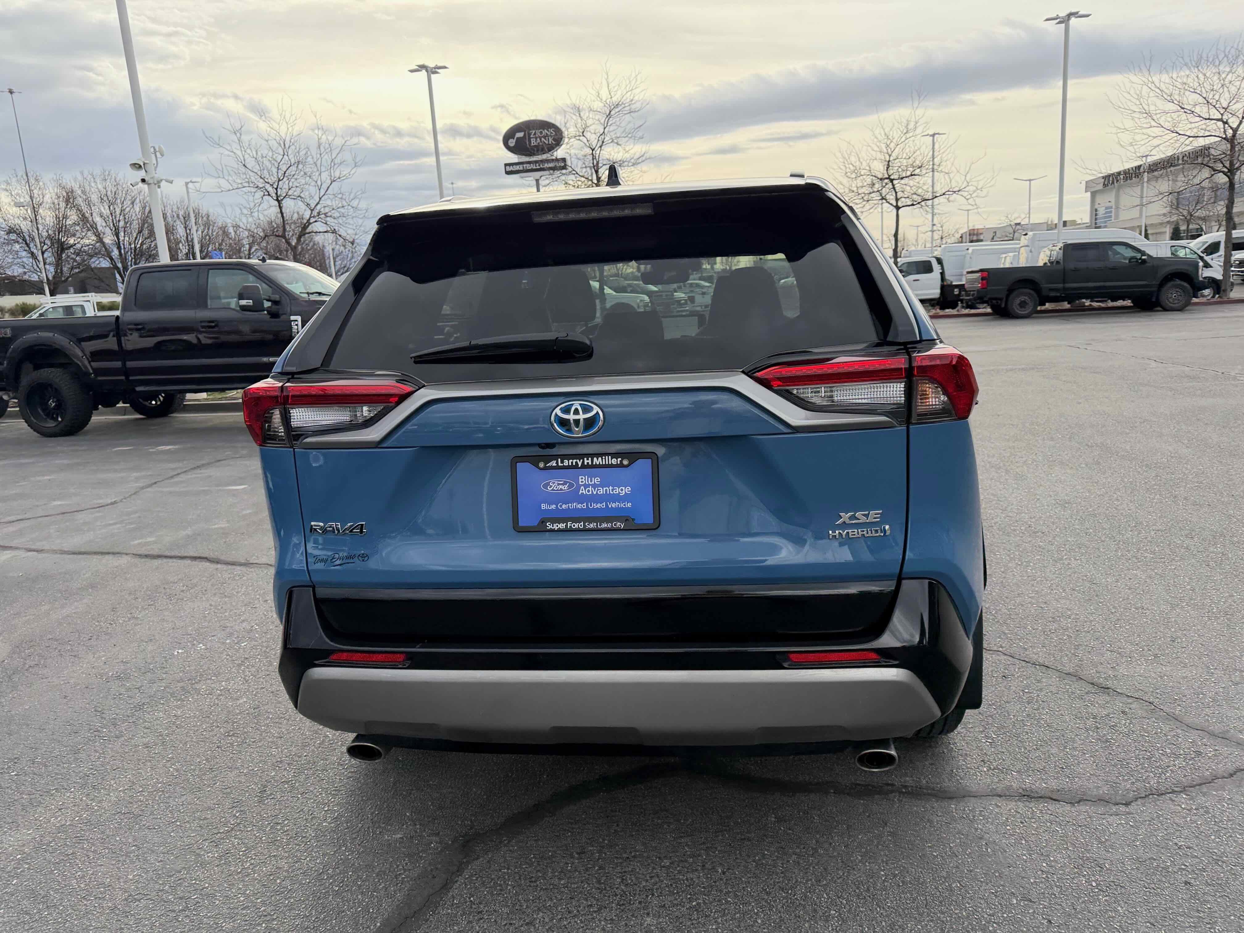 Used 2024 Toyota RAV4 XSE w/ Weather Package image 6