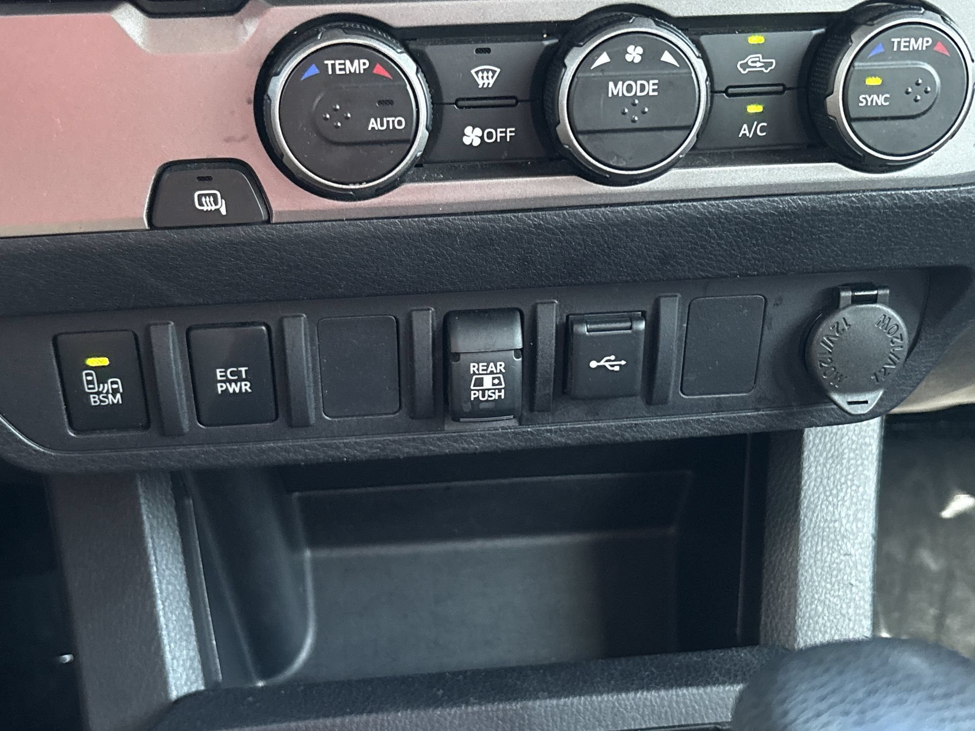 Used 2022 Toyota Tacoma SR5 w/ Technology Package RWD image 7