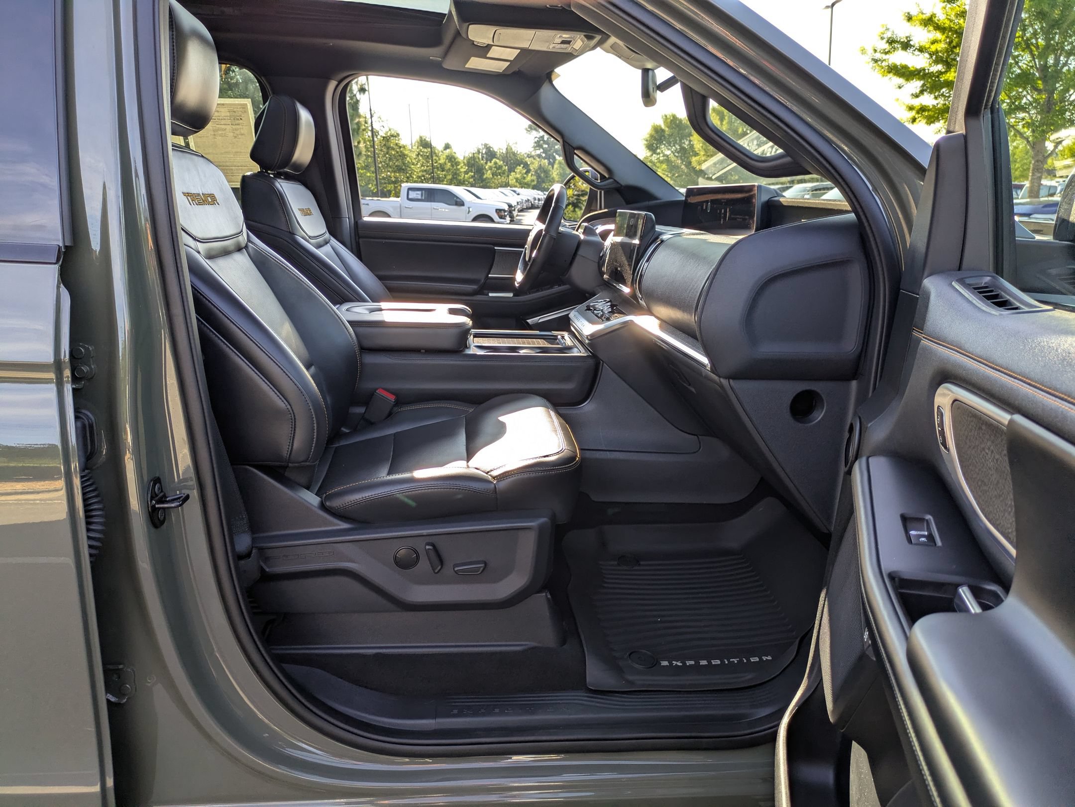 Certified 2025 Ford Expedition Tremor AWD/4WD image 36