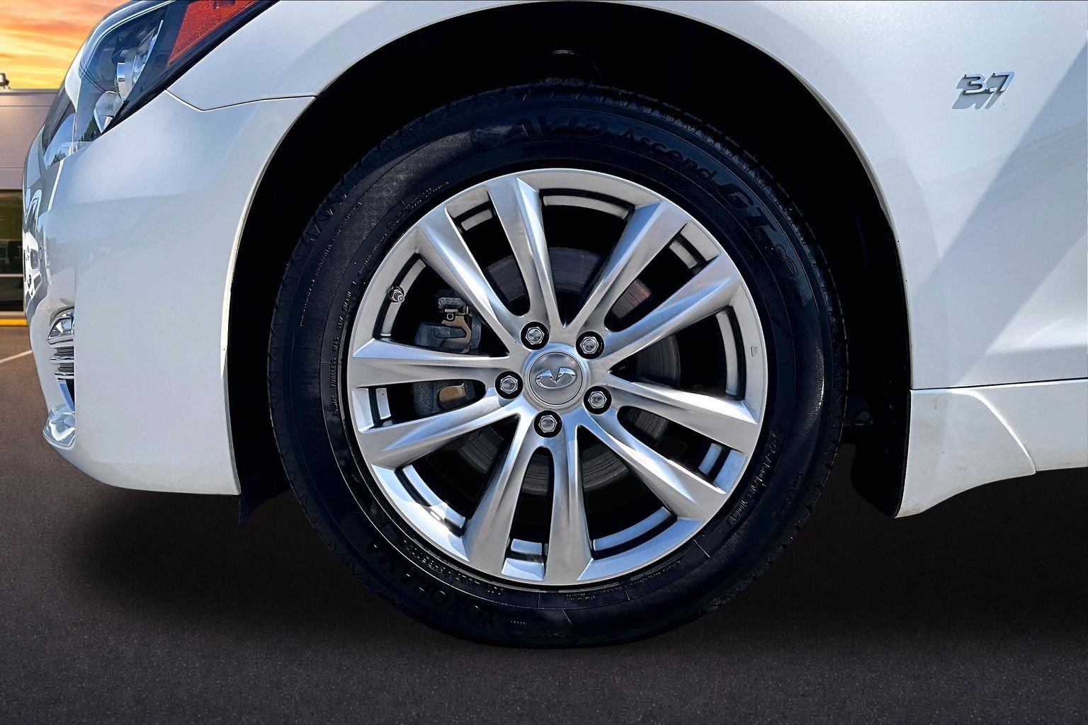 Used 2019 INFINITI Q70 Luxe AWD/4WD image 9