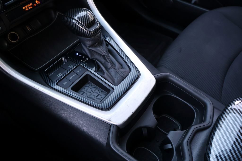 Used 2021 Toyota RAV4 LE FWD image 29