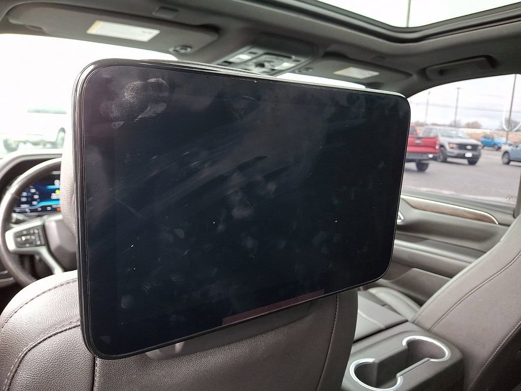 Used 2022 Chevrolet Suburban Z71 w/ Luxury Package image 12