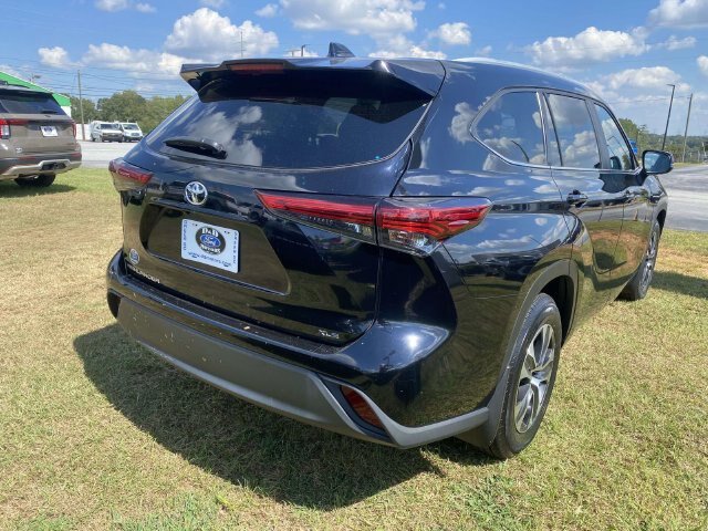 Used 2023 Toyota Highlander XLE FWD image 7