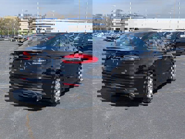 Certified 2020 Ford Fusion SE image 4