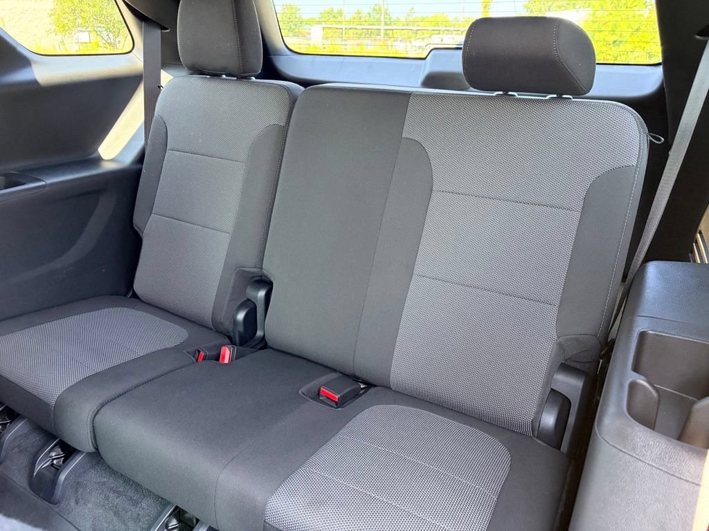 Used 2023 Chevrolet Traverse LT FWD image 25