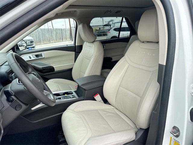 Certified 2023 Ford Explorer Platinum w/ Technology Package image 17