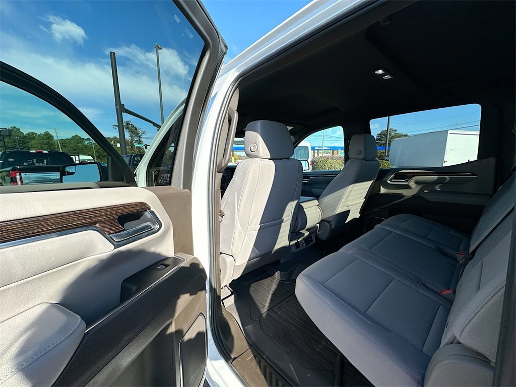 Used 2025 GMC Sierra 1500 SLE image 17