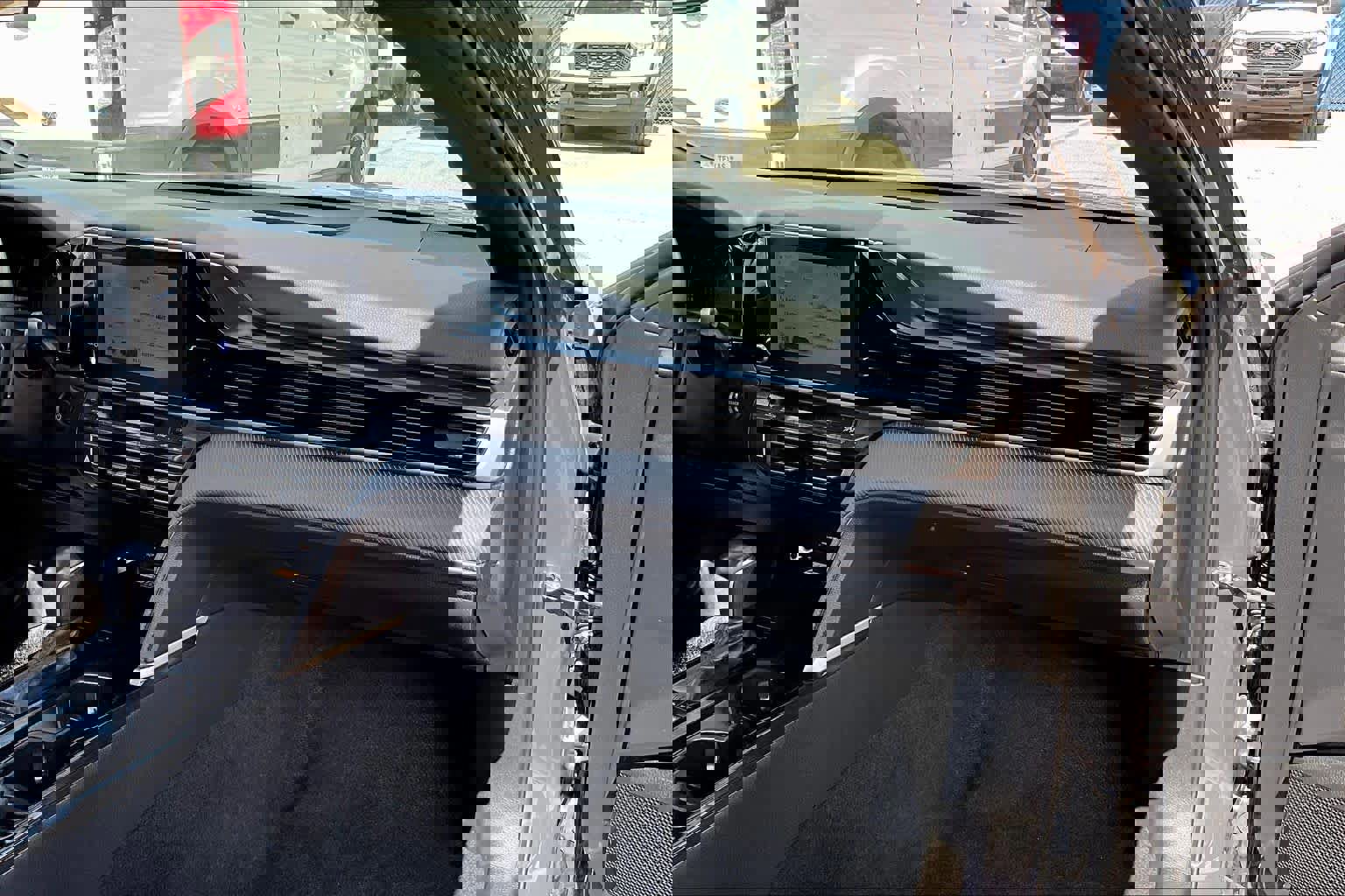 Used 2025 Toyota Camry SE image 17