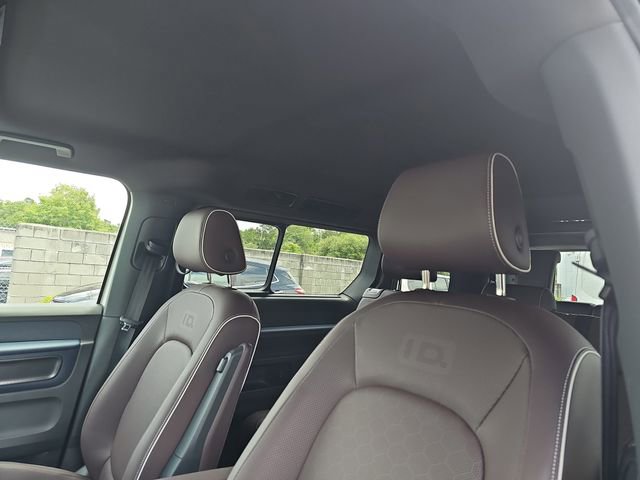 Used 2025 Volkswagen ID. Buzz Pro S RWD image 17