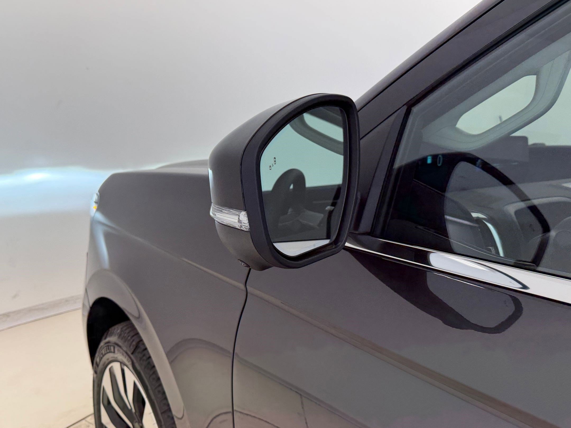 Certified 2025 Ford Expedition Platinum w/ Driver's Package image 22