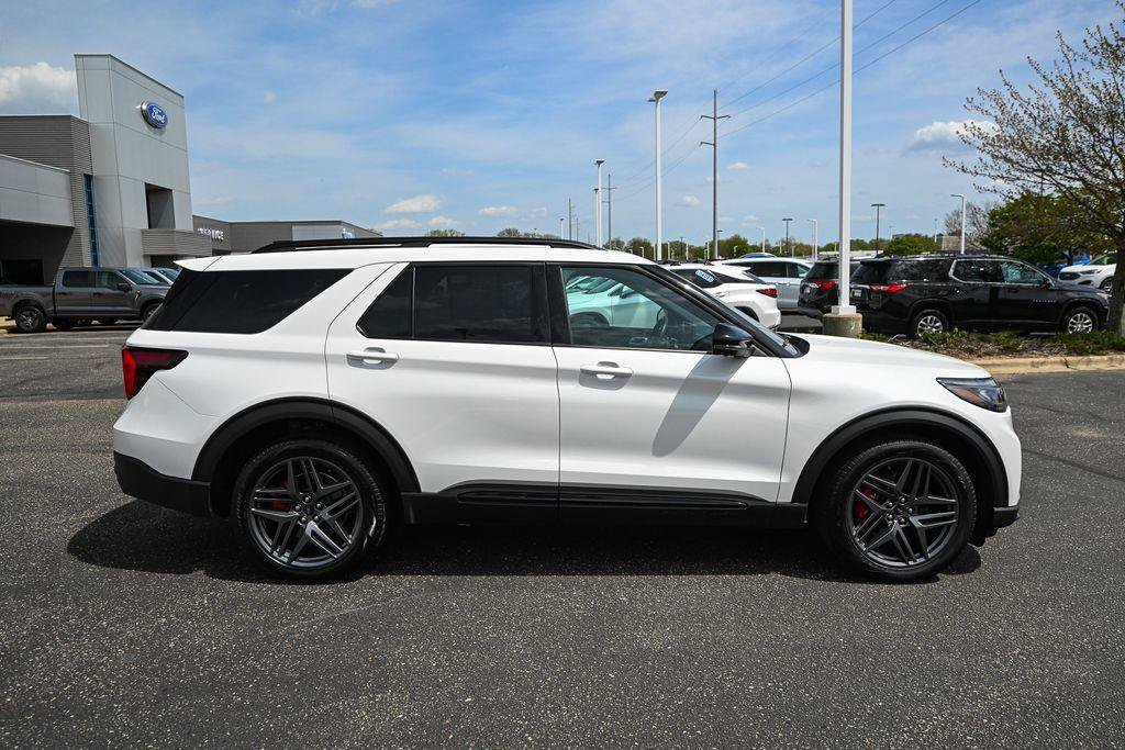 Certified 2025 Ford Explorer ST AWD/4WD image 3