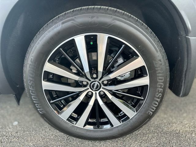 Used 2025 Nissan Pathfinder Platinum w/ Black Appearance Package image 10