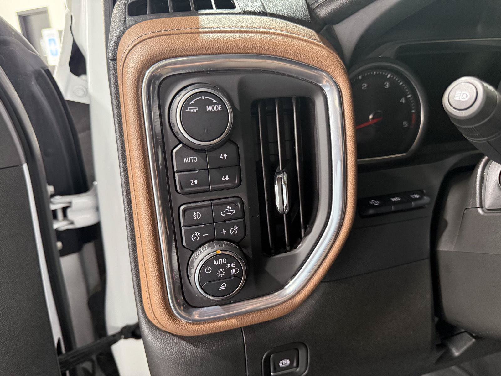 Used 2022 Chevrolet Silverado 2500 High Country w/ Z71 Off-Road Package AWD/4WD image 18