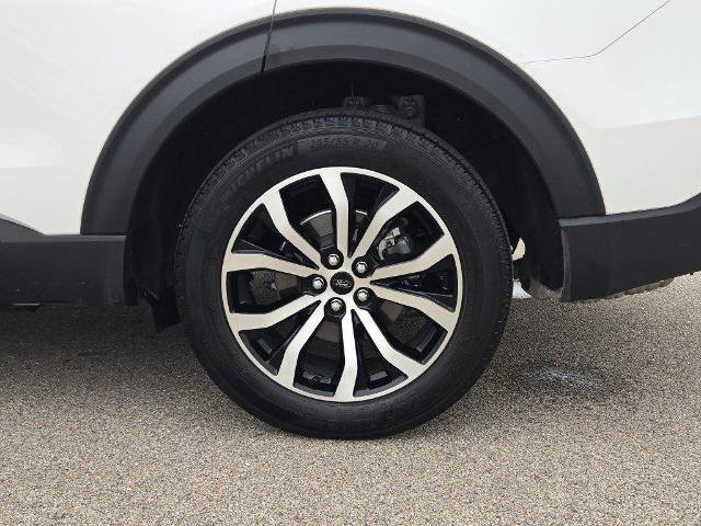 Certified 2023 Ford Explorer ST-Line w/ Class IV Trailer Tow Package image 16