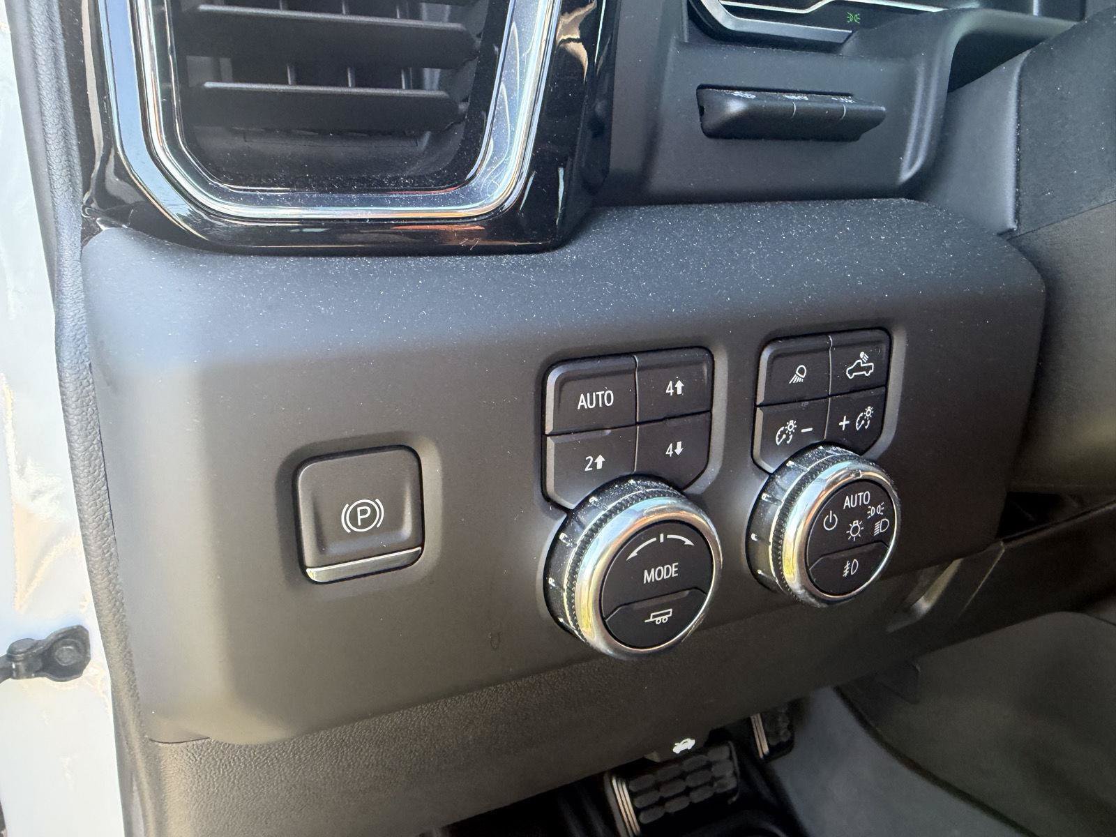 Used 2024 GMC Sierra 2500 Denali Ultimate AWD/4WD image 8