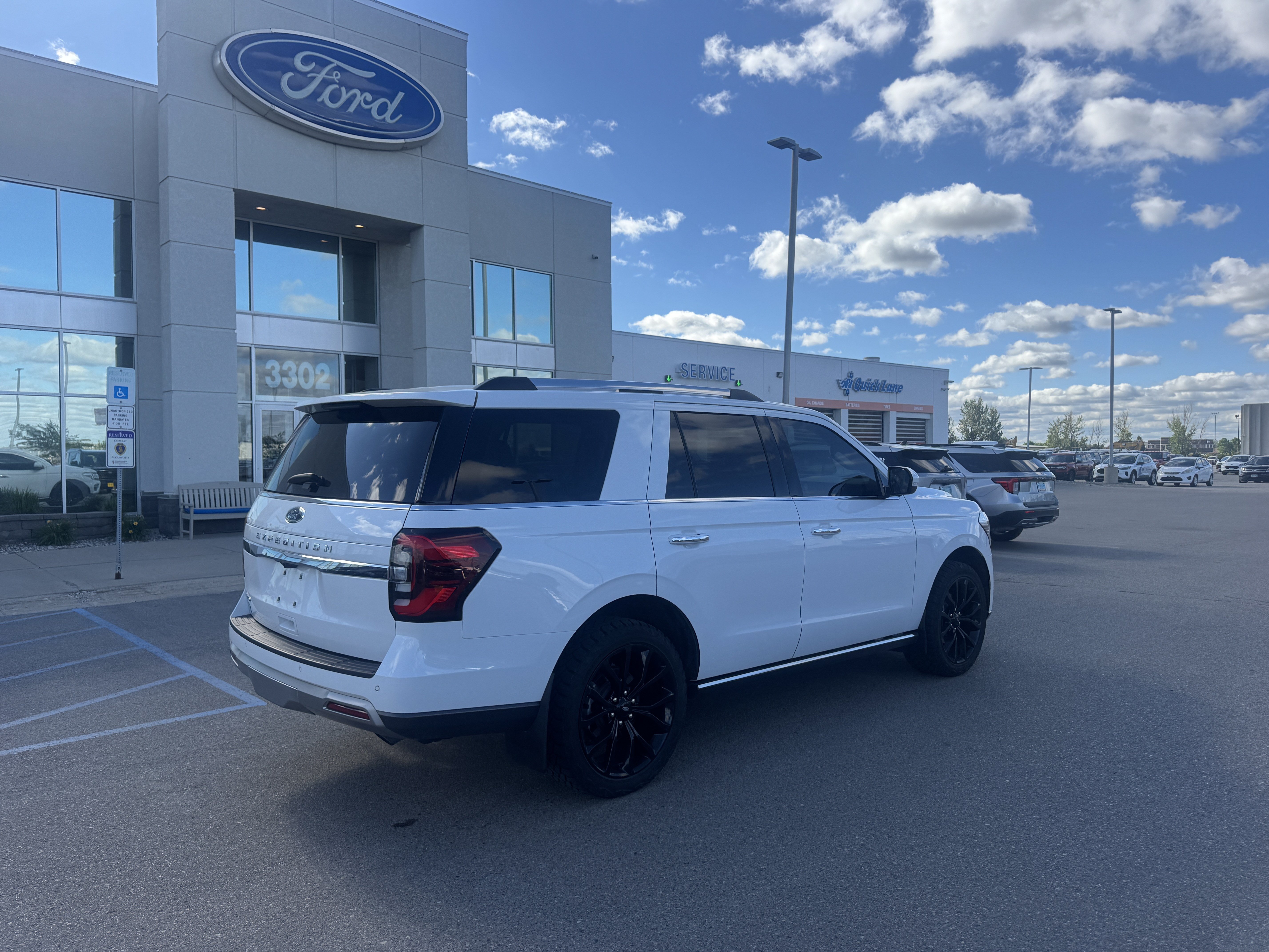 Certified 2022 Ford Expedition Limited AWD/4WD image 3