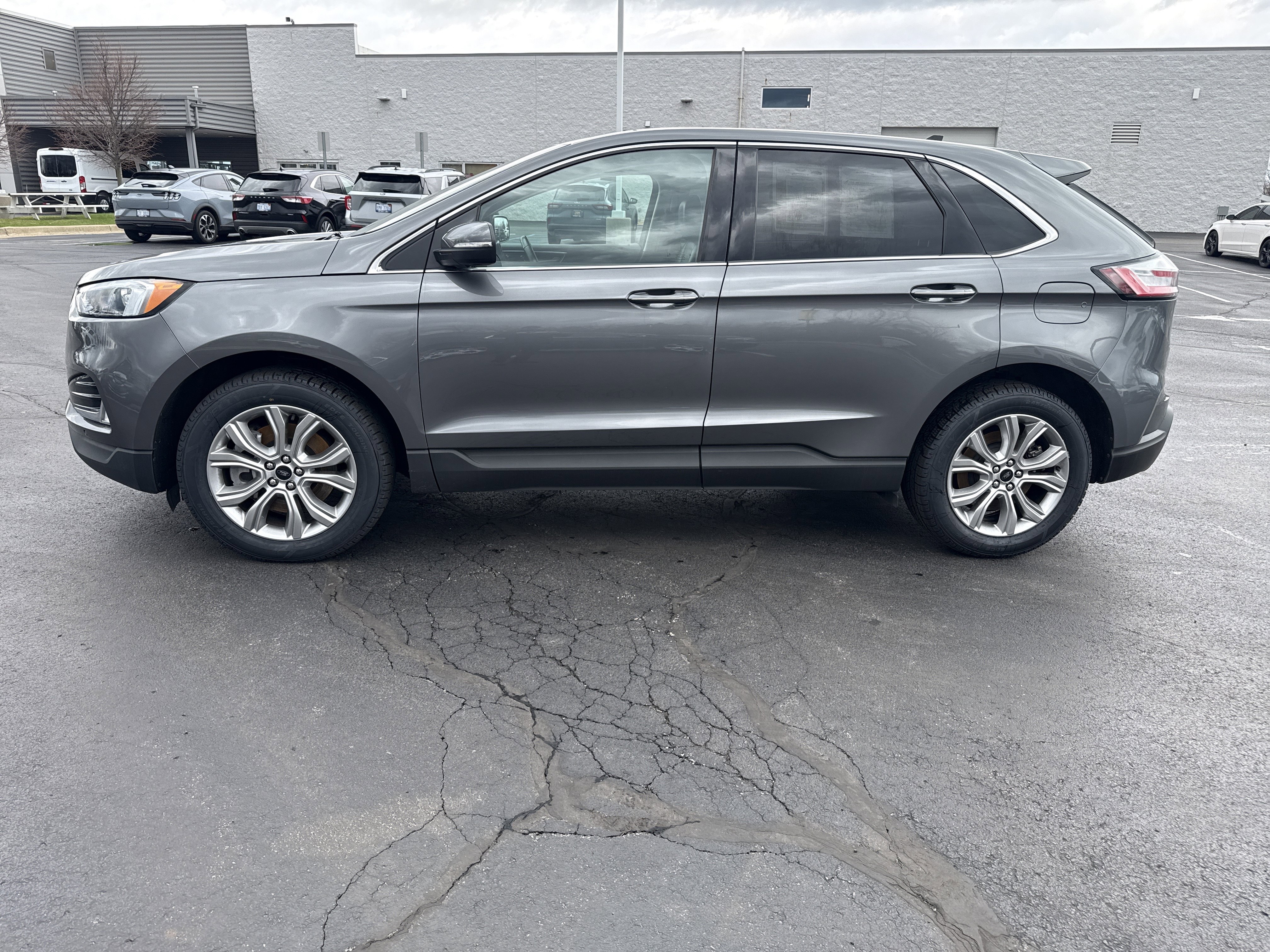 Certified 2023 Ford Edge Titanium AWD/4WD image 3