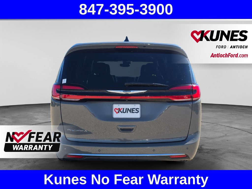 Used 2025 Chrysler Pacifica Select FWD image 9