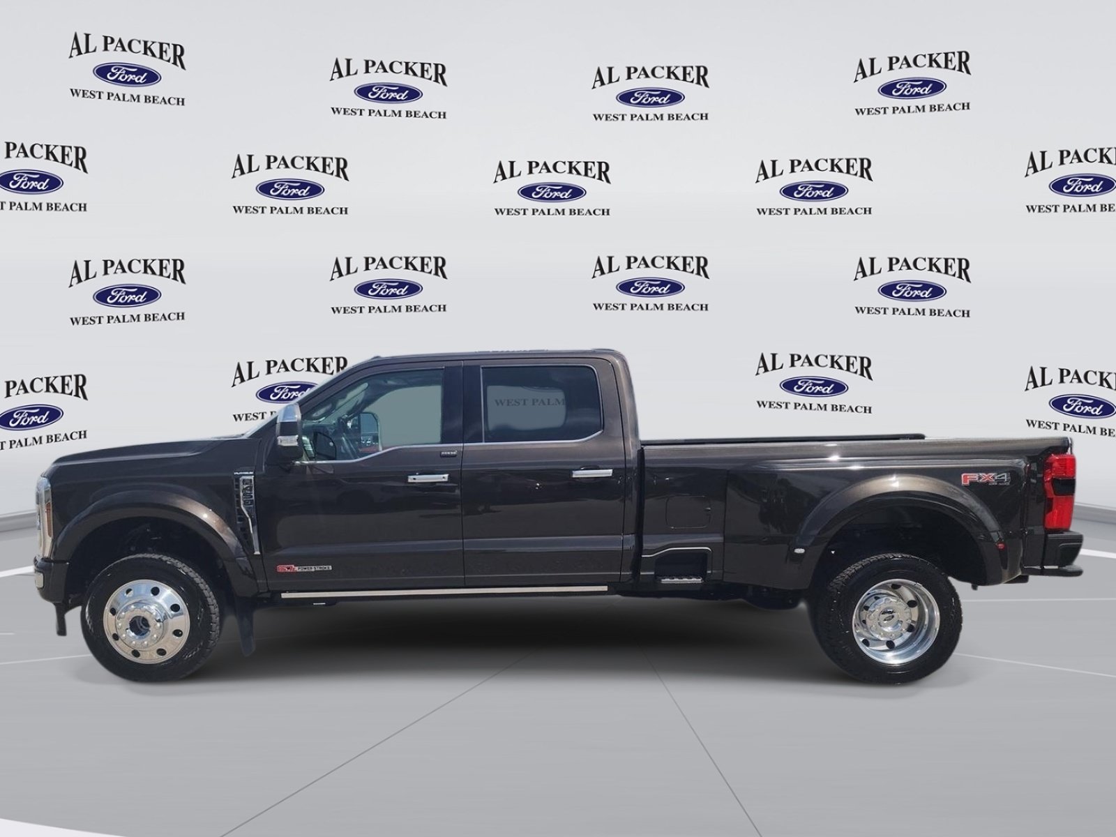 Certified 2025 Ford F450 Platinum w/ Platinum Plus Package AWD/4WD image 2