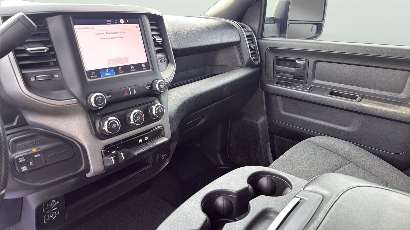 Used 2024 RAM 2500 Tradesman w/ Chrome Appearance Group image 19