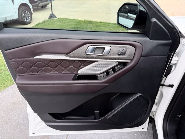 Certified 2025 Ford Explorer Platinum w/ LUX Leather Package AWD/4WD image 11