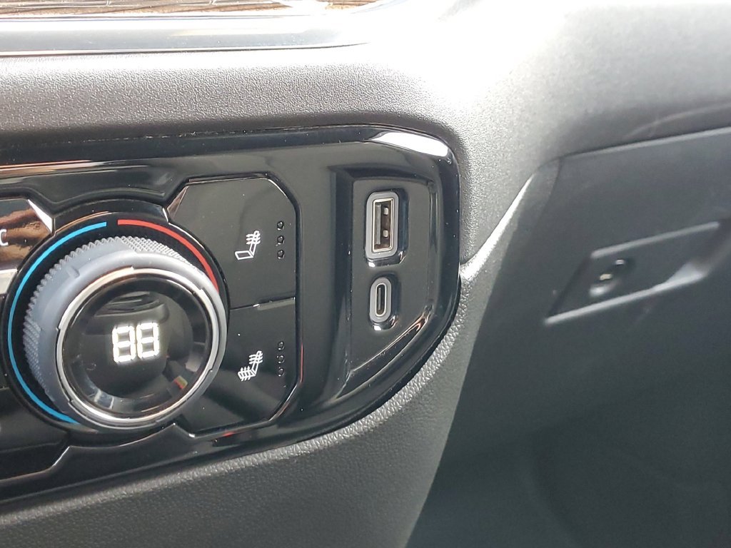 Used 2023 Chevrolet Silverado 1500 LT AWD/4WD image 31